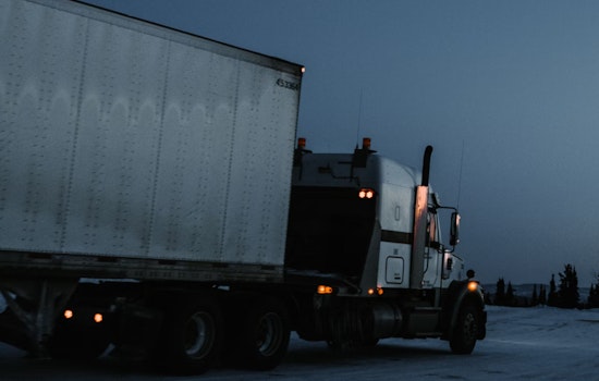 Bipartisan LICENSE Act Spearheaded by Senators Kelly and Lummis Aims to Bolster Trucking Workforce