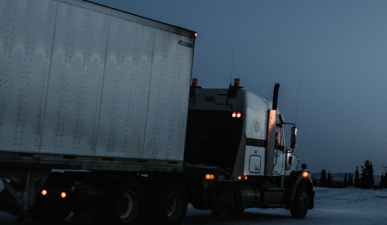 Bipartisan LICENSE Act Spearheaded by Senators Kelly and Lummis Aims to Bolster Trucking Workforce