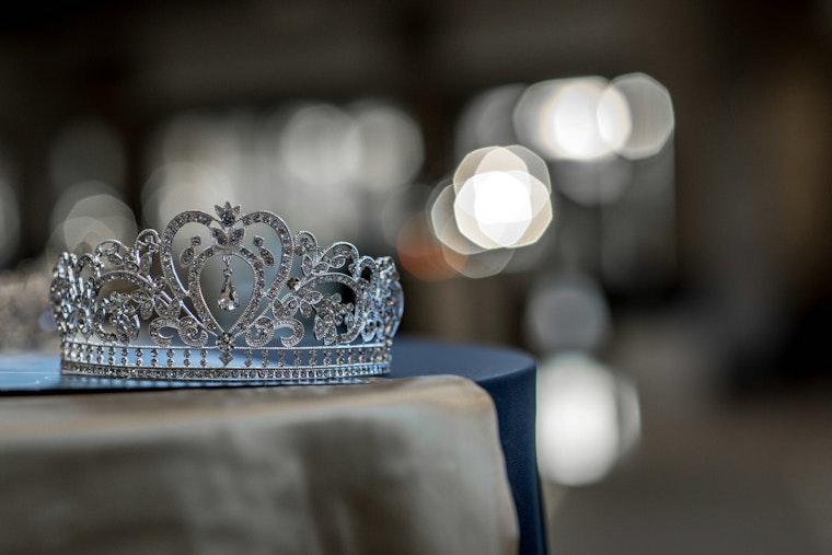 Cara Walsh Heralded as New Queen of Chicago's St. Patrick's Day Parade