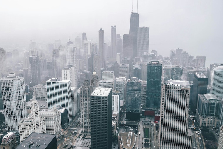 Chicago Hit by Snow Showers and Freezing Rain, Residents Advised to Stay Indoors Amid Travel Delays