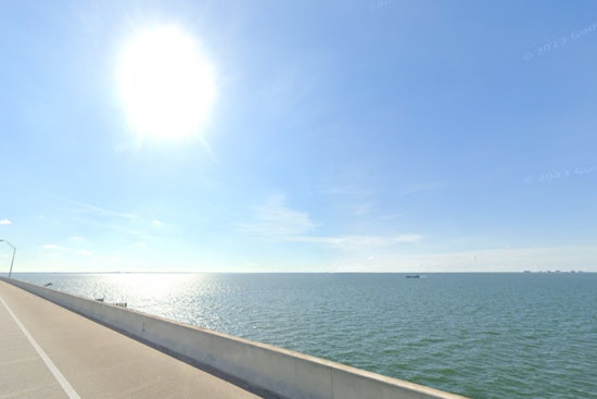 Chilled Mornings Give Way to Sunny Skies in Tampa, with Weekend Showers on Horizon