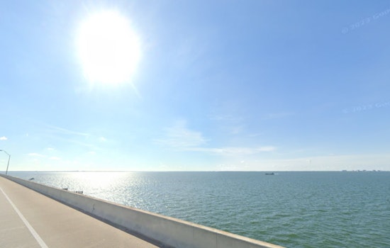 Chilled Mornings Give Way to Sunny Skies in Tampa, with Weekend Showers on Horizon