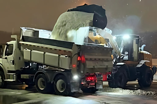 Cincinnati Battles Historic Snowfall: Crews Steadfast in Snow Removal Efforts