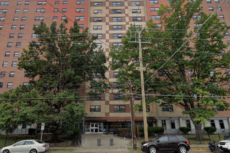 Cincinnati Firefighters Quell High-Rise Fire on Linn Street, One Woman Left with Life-Threatening Injuries