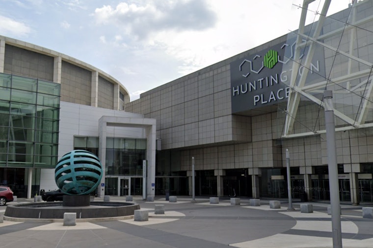 Detroit Auto Show Fuses with Lions Playoff Fever in Spirited Rally at Huntington Place