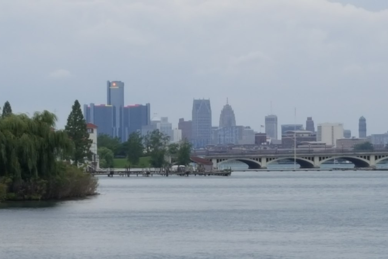 Detroit Braces for Chilly Week with Snow Showers Possible, Highs Hovering Around Freezing Point