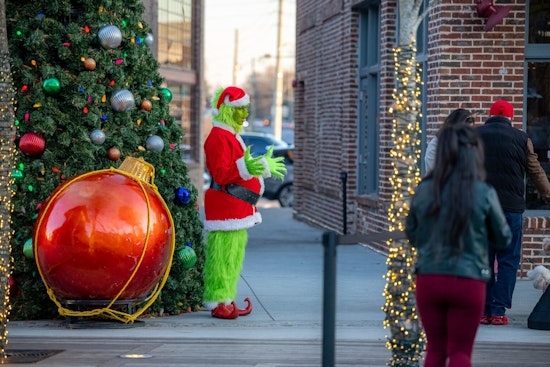 Duluth Embraces Holiday Spirit with a Festive Grinch Movie & Trivia Night