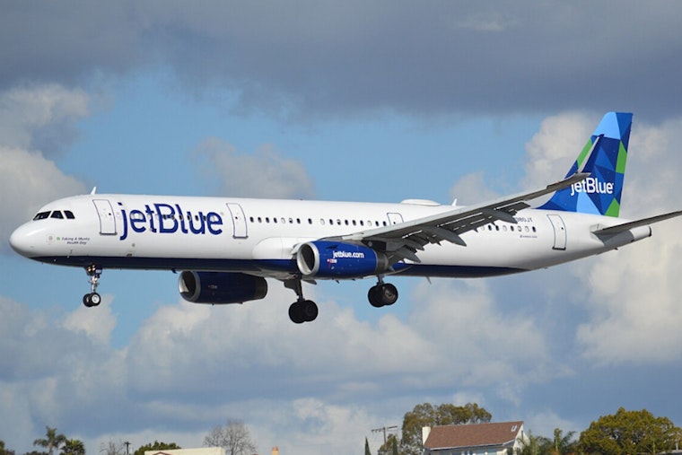 Fatal Flight Mystery in Fort Lauderdale, Two Men Found Dead in JetBlue Plane's Landing Gear After Journey from New York