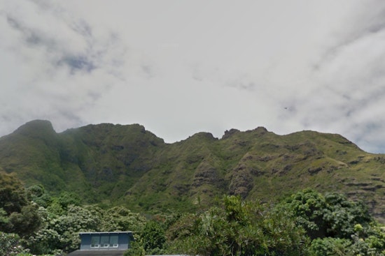 Honolulu Fire Department Swiftly Rescues Female Hiker from Puʻu Manamana Trail in Kaʻaʻawa