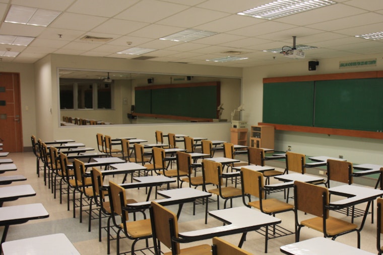 Houston-Area Schools Strategize Reopenings Amid Icy Weather, Some Extend Closures for Safety