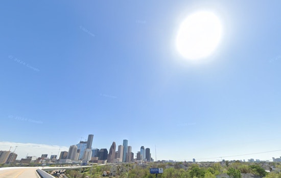 Houston Braces for Week of Mixed Weather with Sunny Skies, Chilly Winds, and Late-Week Showers