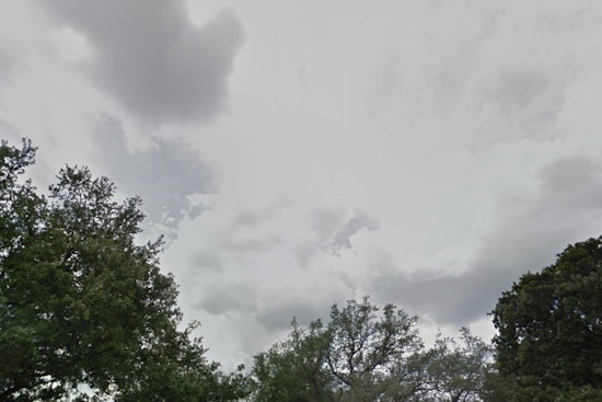 Houston Prepares for Showers and Possible Thunderstorms with Sunny Weather Expected by Weekend