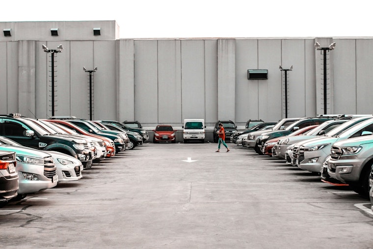 Hutto Seeks Balance Between Growth and Parking, Exploring Paid Options Amid Space Crunch