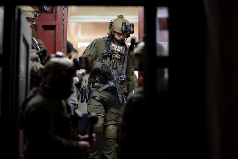 Ice Agents Arrest Suspected Gang Leader In Targeted New York Raids