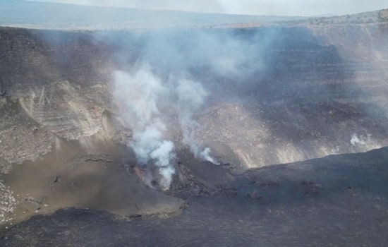 Kīlauea Volcano Eruption on Hawaii's Big Island Enters Pause Phase with Glow in Halemaʻumaʻu Crater Continuing to Attract Spectators