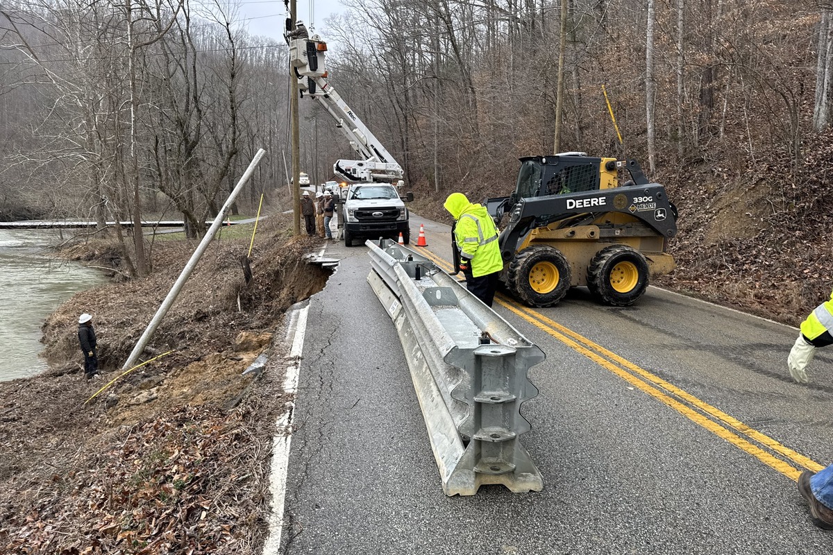 Lane Closure on TN's State Route 116 Following Roadway Collapse Near