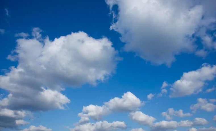 Los Angeles Braces for Weekend Rainfall, Umbrellas Ready as Showers Loom