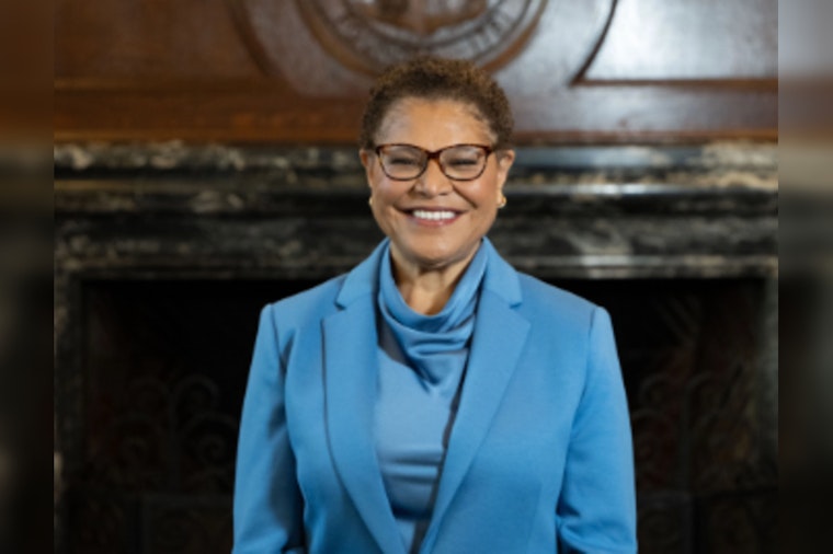 Los Angeles Mayor Karen Bass Issues Order to Expedite Rebuilding After Wildfires, Coordinates Task Force for Debris Removal