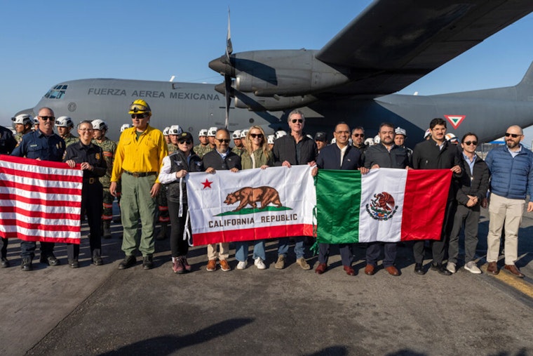 Mexican Firefighters Join 14,000 Personnel to Combat Wildfires in Los Angeles