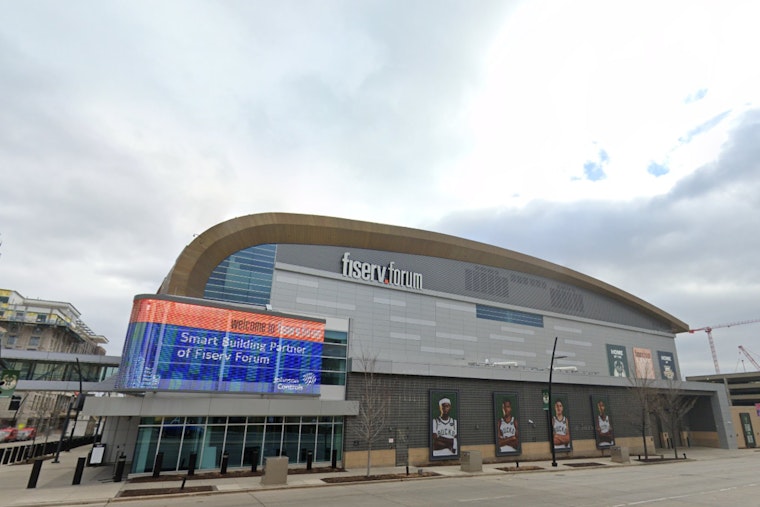 Milwaukee Welcomes 2025 with Fireworks and Festivities, Harlem Globetrotters and Ice Skating Seal Year-End Traditions