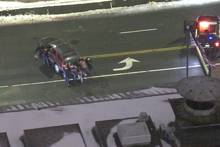 Minneapolis Police Embody Holiday Spirit by Helping Stranded Motorists on Christmas