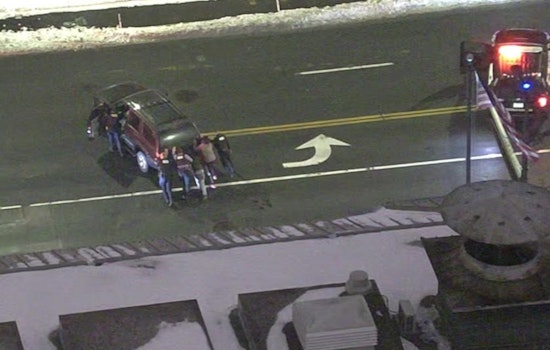 Minneapolis Police Embody Holiday Spirit by Helping Stranded Motorists on Christmas