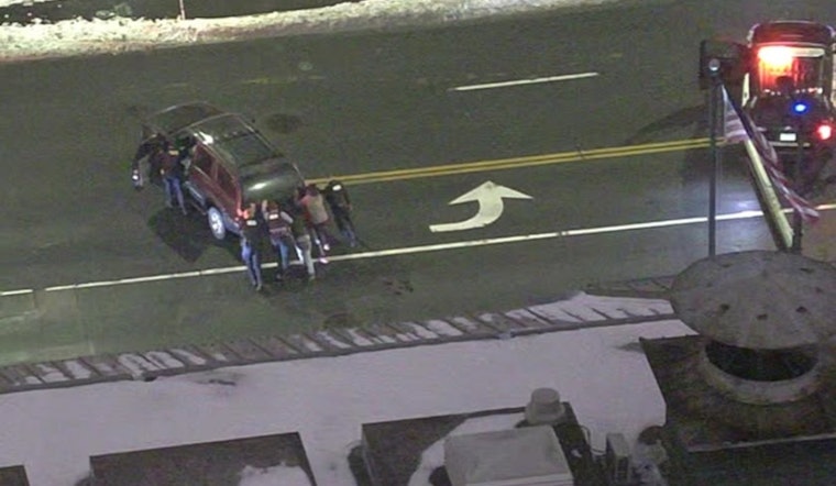 Minneapolis Police Embody Holiday Spirit by Helping Stranded Motorists on Christmas