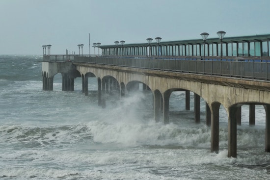 Moderate Trade Winds, Rough Seas, and Showers Expected on Oahu with Front Approaching