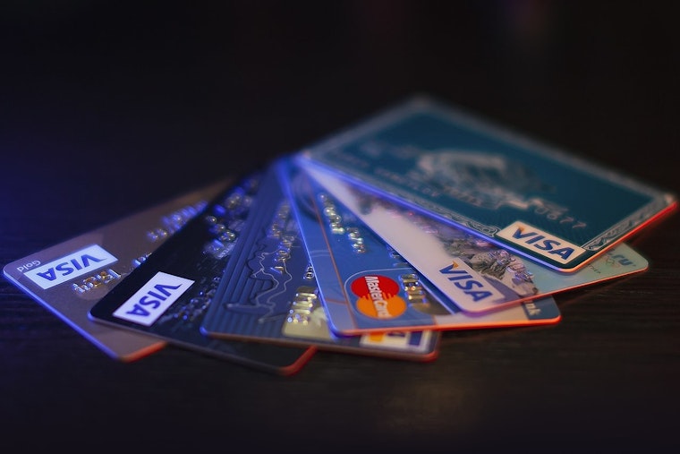 Montgomery County Police Probe Suspected Poshmark Scam by User "@valdez310"