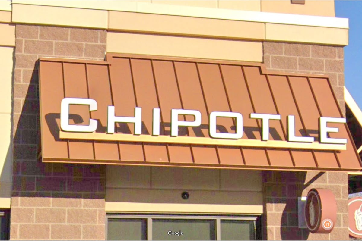 New Chipotle Mexican Grill Opens in Maple Grove, Offering Fresh