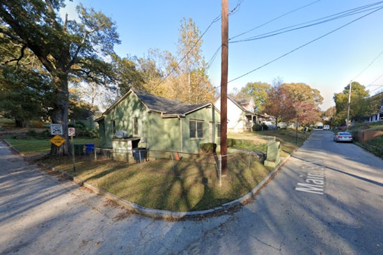 Northwest Atlanta Home Engulfed in Flames, Four Residents Displaced