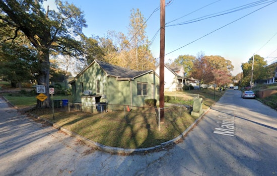 Northwest Atlanta Home Engulfed in Flames, Four Residents Displaced