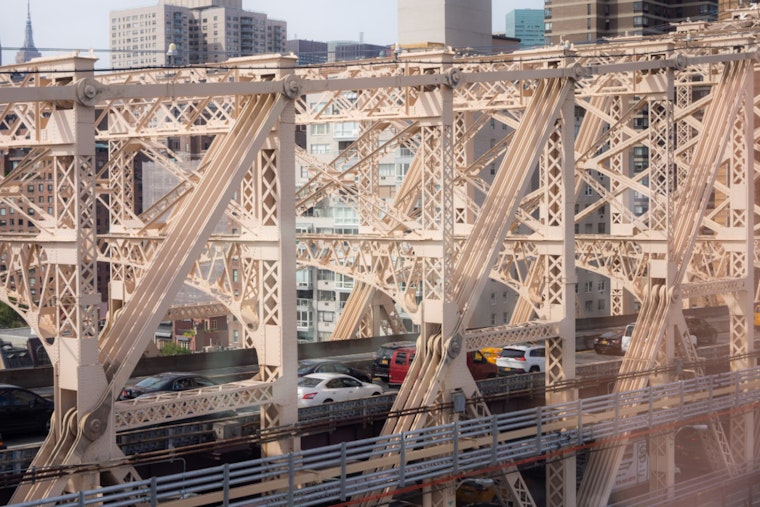 NYC Drivers Confounded by Unexpected Queensboro Bridge Congestion Pricing, Public Advocate Calls for System Review