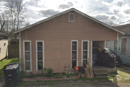 One Dead, Another Injured in Overnight House Fire in Houston's Fifth Ward