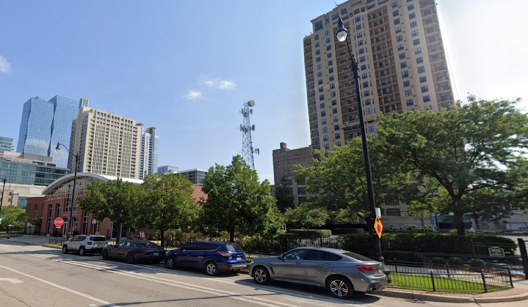 One Dead, Another Injured in Stabbing Incident in Chicago's South Loop, Investigation Ongoing