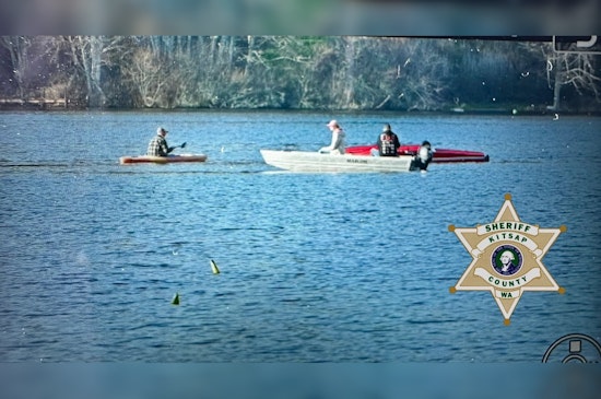 Pilot Unharmed After Seaplane Sinks in Kitsap County's Long Lake, Tragic Crash Near Rottnest Island Claims Three Lives