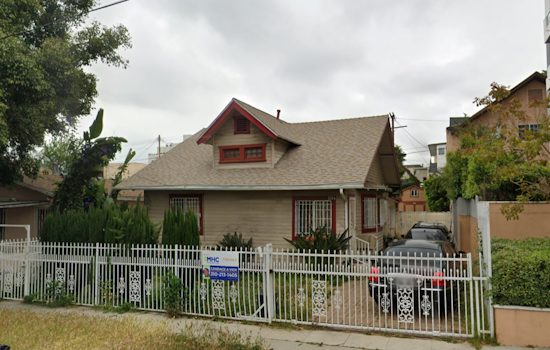 Rapid Response by LAFD Quells Oxford Avenue Blaze in Harvard Heights, Arson Investigation Underway