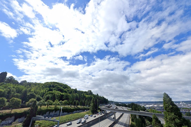 Seattle Braces for Mixed Weather with Chilly Mornings, Sunny Streaks, and Light Showers Ahead
