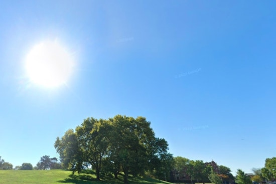 St. Louis Braces for Chilly Weekend as NWS Forecasts Sunny Skies and Declining Temperatures