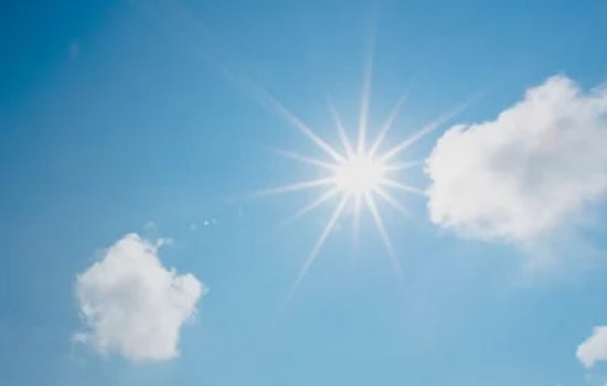 Sunny Skies in Los Angeles Amidst Air Quality Alert Warning for Particulate Pollution