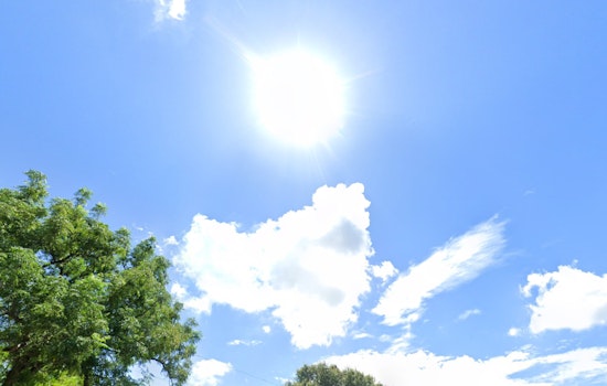 Tampa Basks in Winter Sunshine with Clear Skies Ahead, NWS Forecast Predicts Pleasant Weather With a Side of Showers Come Monday