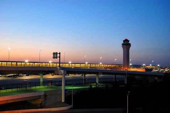 United Flight from Pennsylvania to Chicago Makes Safe Emergency Landing in Detroit After Pressurization Issue