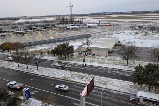 Winter Storm Disrupts Flights at Austin Airport, Houston Airports Halt Operations Amid Rare Texas Snow Event