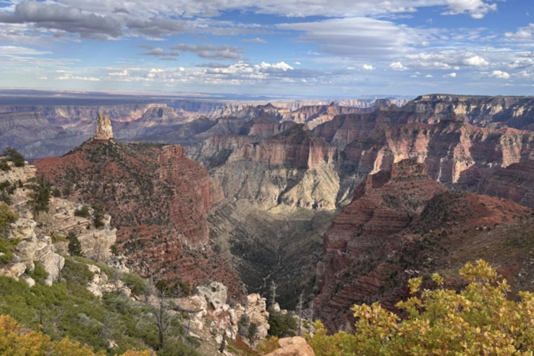 Arizona Governor Hobbs Refuses State Funding for National Parks Amid Federal Shutdown, Impacting Local Tourism and Economy