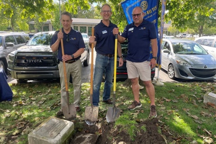 Brentwood Marks History with Unveiling of Millennium Time Capsule by Rotary Club and City Officials