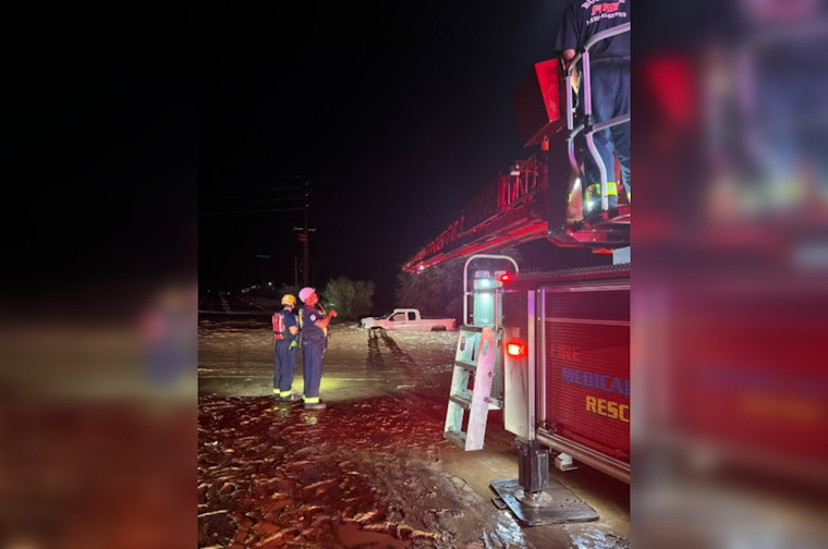 Buckeye, AZ Firefighters Conduct Fearless Flood Rescues Amidst Torrential Rains