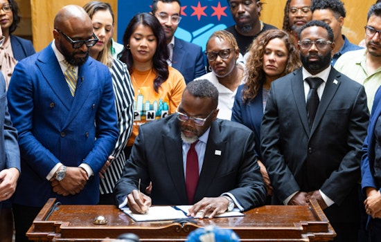 Chicago Mayor Enacts "ICE Free Zone," Barring Federal Immigration Agents from City Property