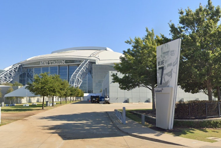 Dallas Cowboys Decisively Outplay Washington Commanders 44-22, CeeDee Lamb Shines in Return
