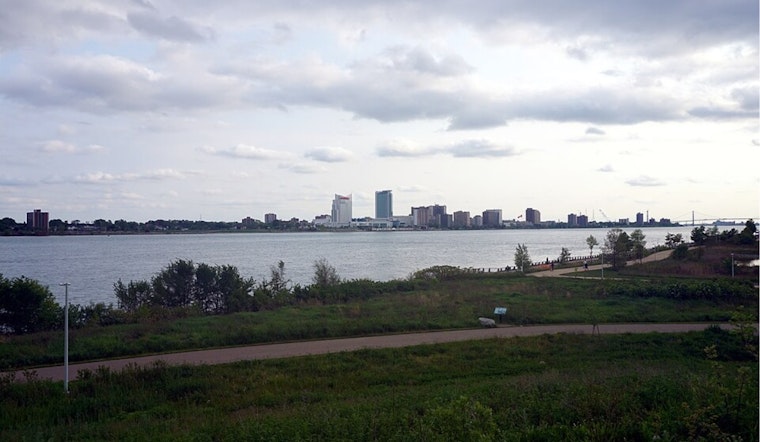 Detroit's Week Ahead: Sunny Spots and Showers with Fluctuating Temps, Says National Weather Service