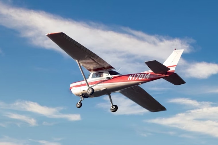 Engine Failure Prompts Pilot's Skillful Emergency Landing on Mission Beach Shoreline